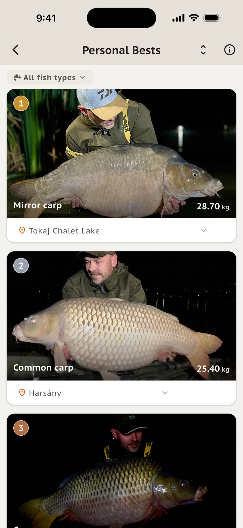 Personal bests screen: the biggest catches in order, with photo, weight and the name of the venue